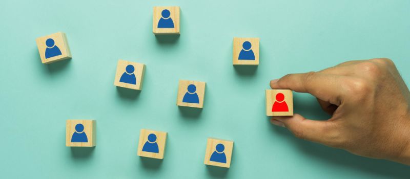 出会いの幅　狭い